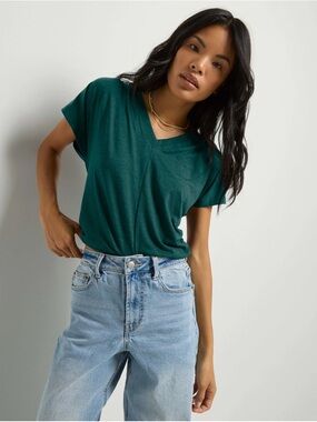 NWT 78&Sunny SoCal V-Neck Short Sleeve Tee in Reflecting Pond | Sz M